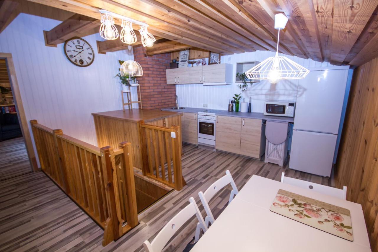 Flower Apartment Ventspils Bagian luar foto