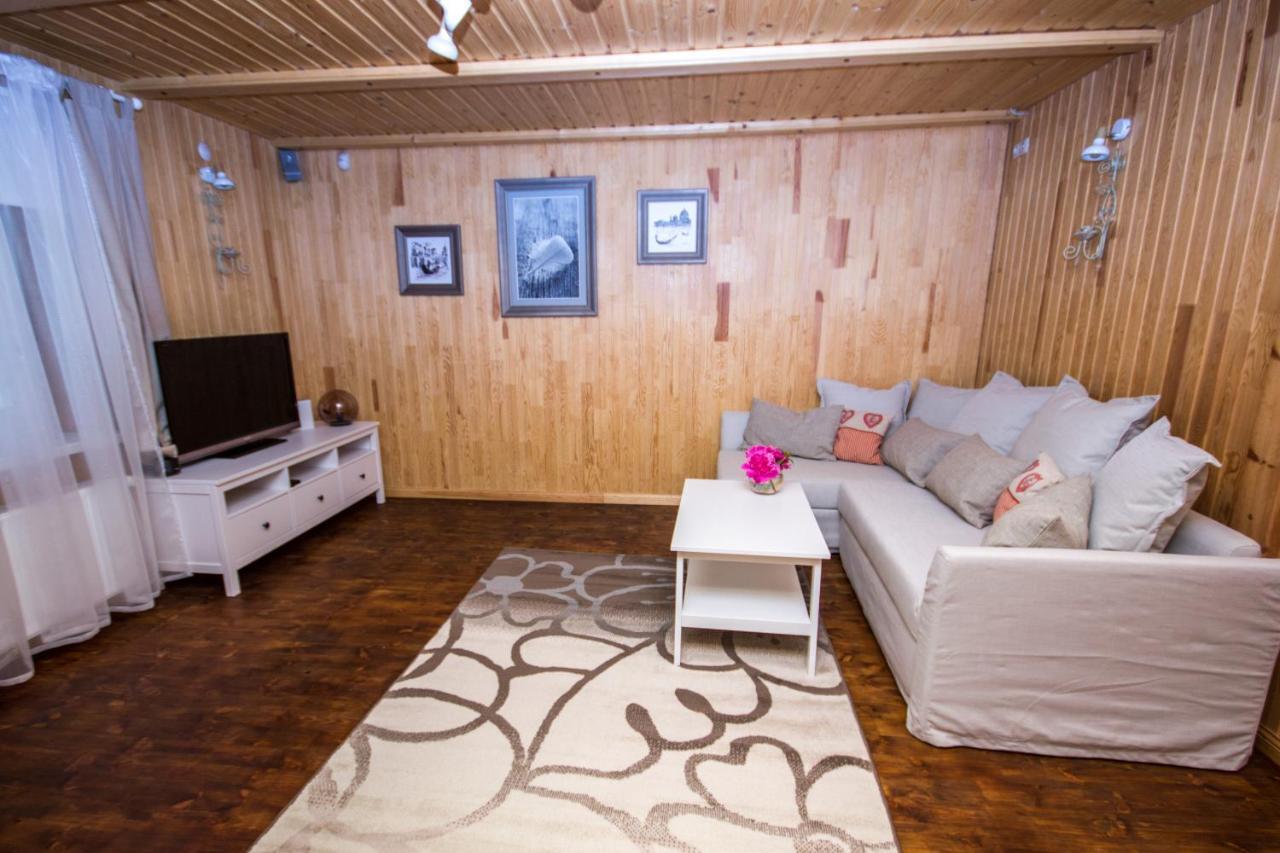 Flower Apartment Ventspils Bagian luar foto