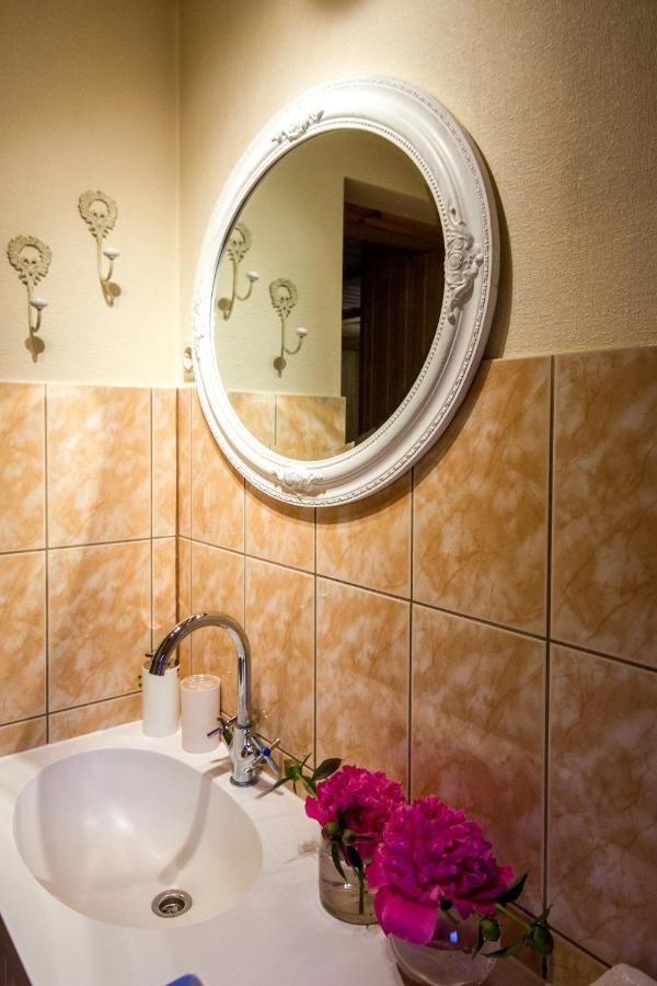 Flower Apartment Ventspils Bagian luar foto