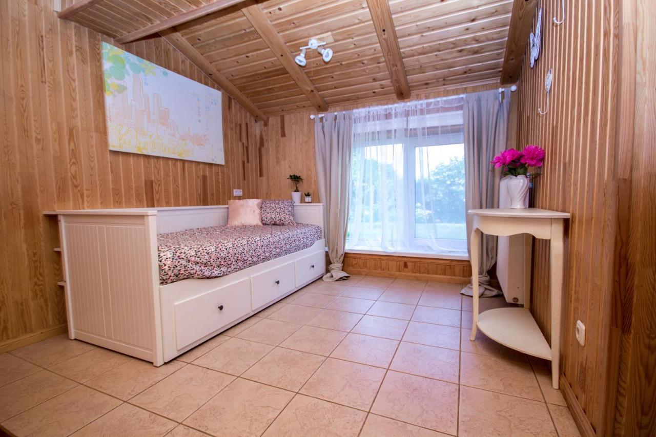 Flower Apartment Ventspils Bagian luar foto
