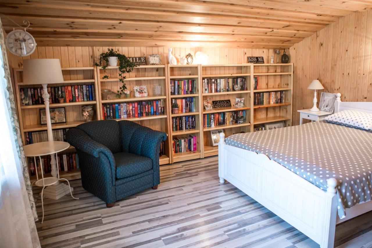 Flower Apartment Ventspils Bagian luar foto